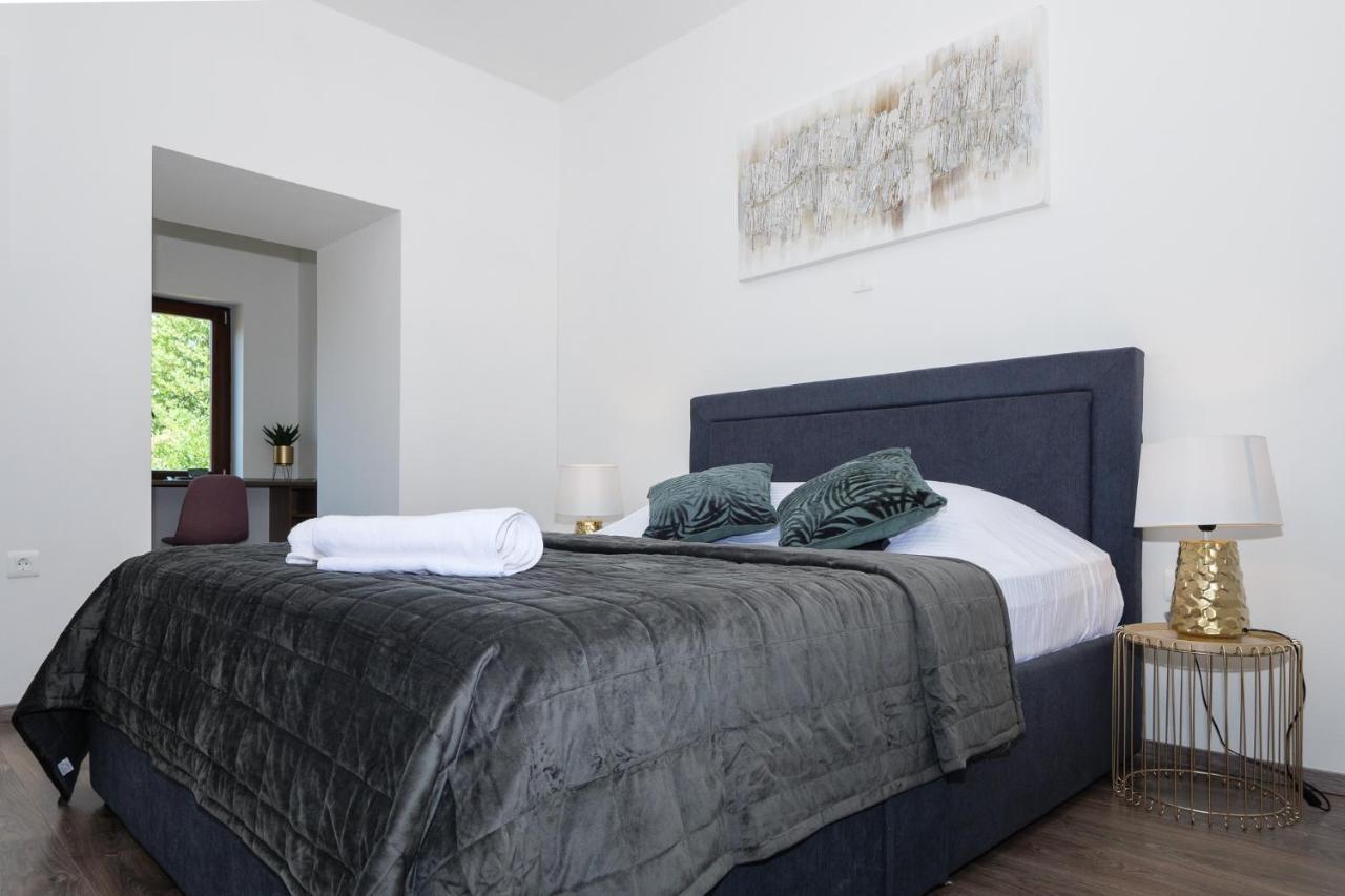 Arena Delight Studio Apartments Pula Exterior foto